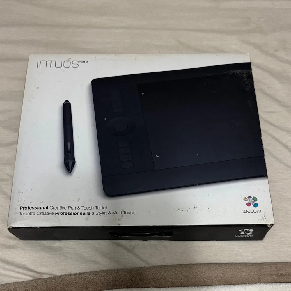 Intuos Pro Black Pen Tablet